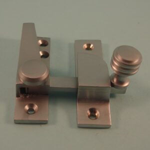 Straight Arm Fastener - Reeded Knob - Non-Locking