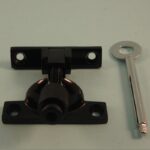 Brighton Fastener Small - Locking
